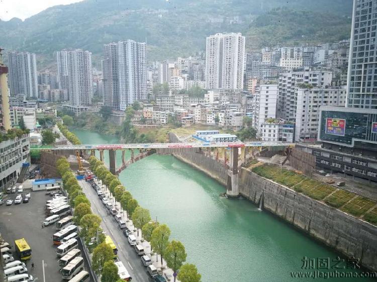 郁江大橋?qū)嵭斜铺幚恚瑸楹尾蛔鰳蛄杭庸蹋? width=